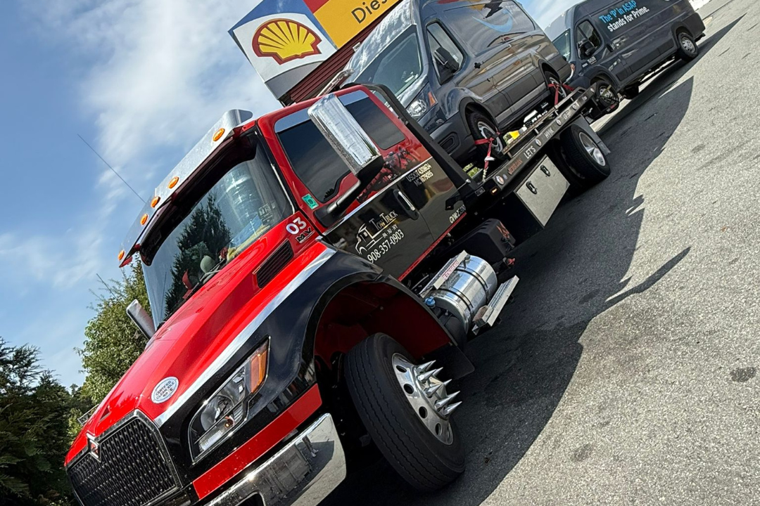 Tow truck near me assisting a stranded vehicle on the highway in New Jersey — Polina Transporter LLC 24/7 towing service.
